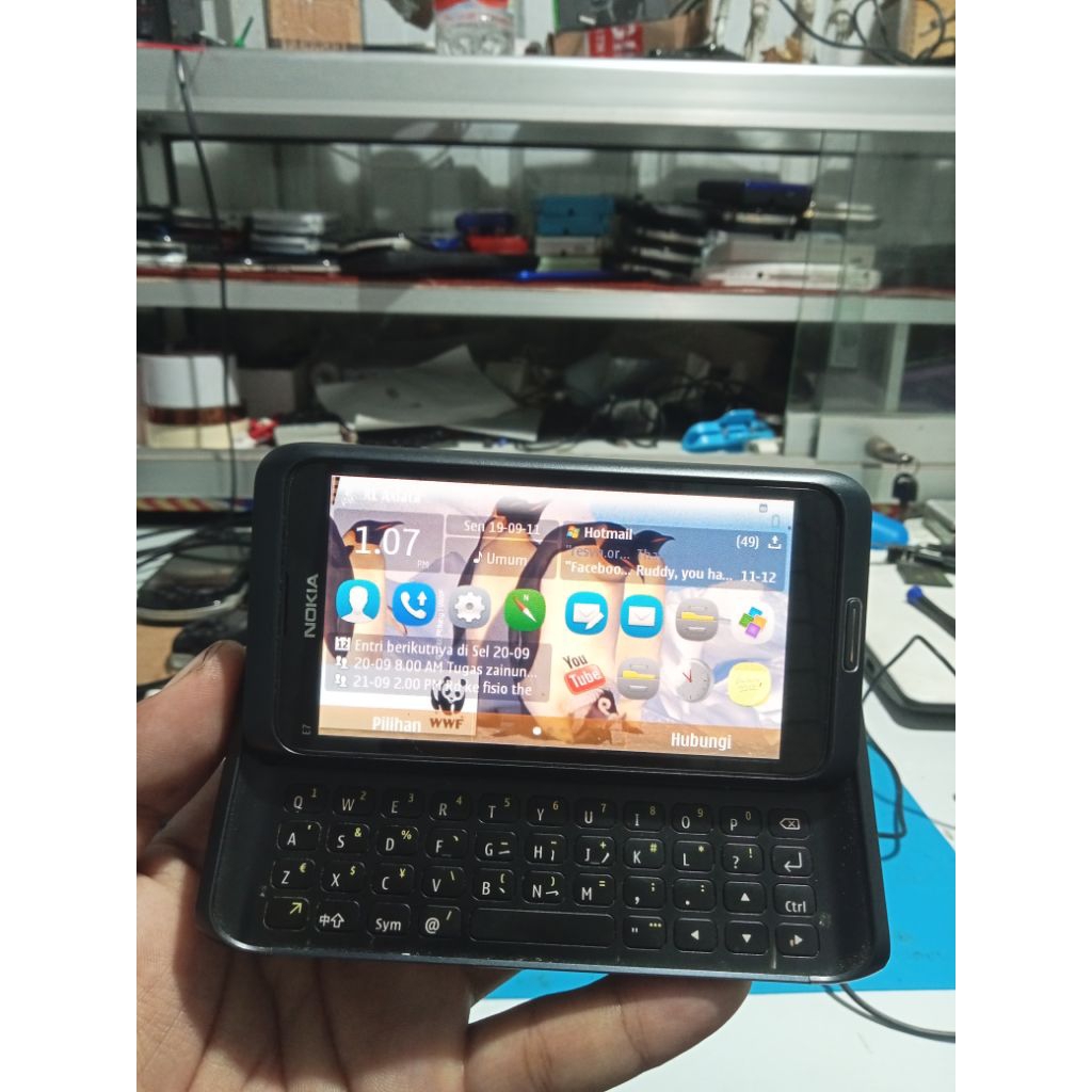 nokia E7