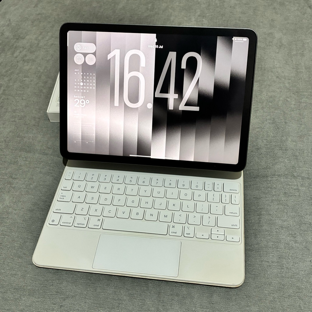Apple Magic Keyboard White for iPad Air 4/5 dan Pro 11-inch 2018-2022 (95% Mulus Second Bekas Termur