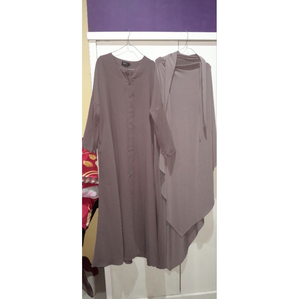 Himosly loose abaya preloved dan Nusseyba fk long