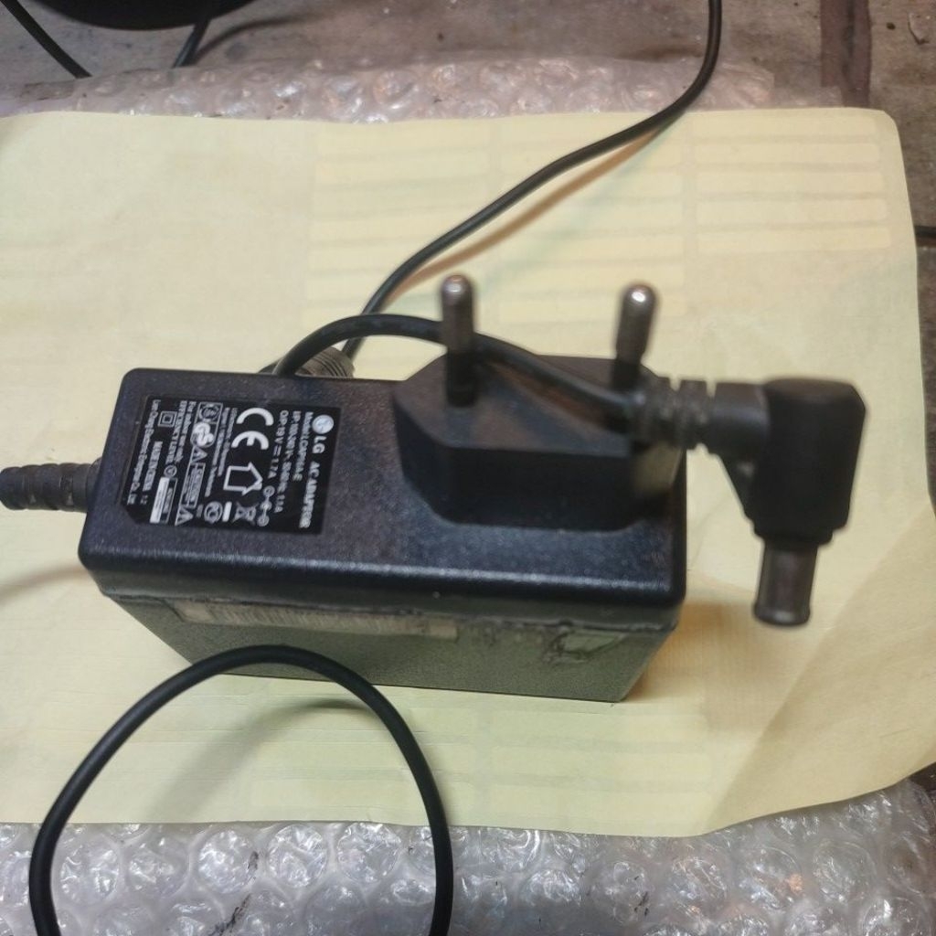 adaptor tv lef monitor merk LG  original second normal