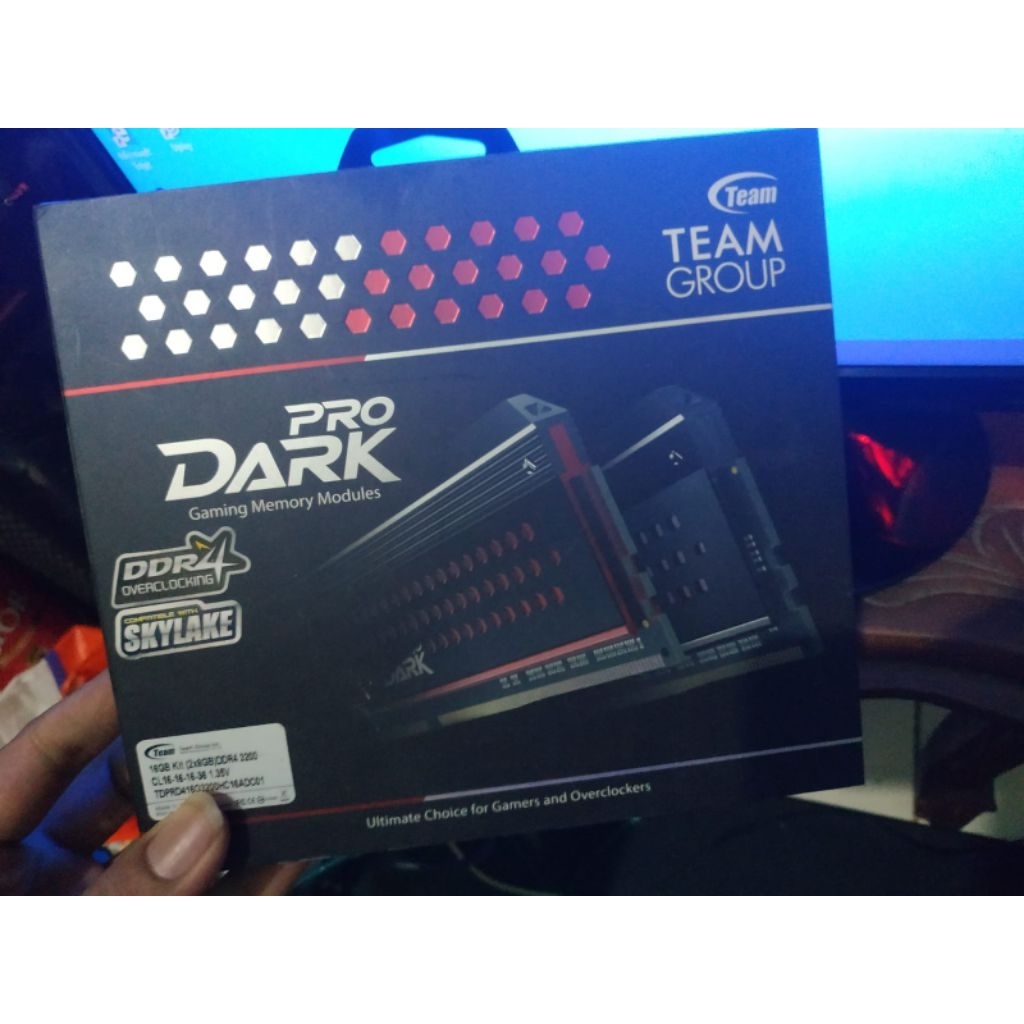 RAM TEAM DARK PRO DDR4 16GB(2X8)