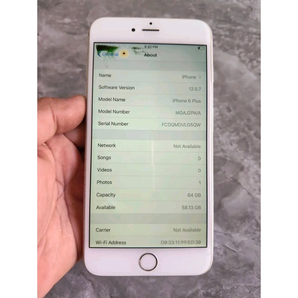 IPHONE 6 PLUS 64 GB SECOND ICLOUD KOSONG WIFI ON COCOK BUAT DIGICAMAN MINUS SEDIKIT BERCAK PADA LAYA