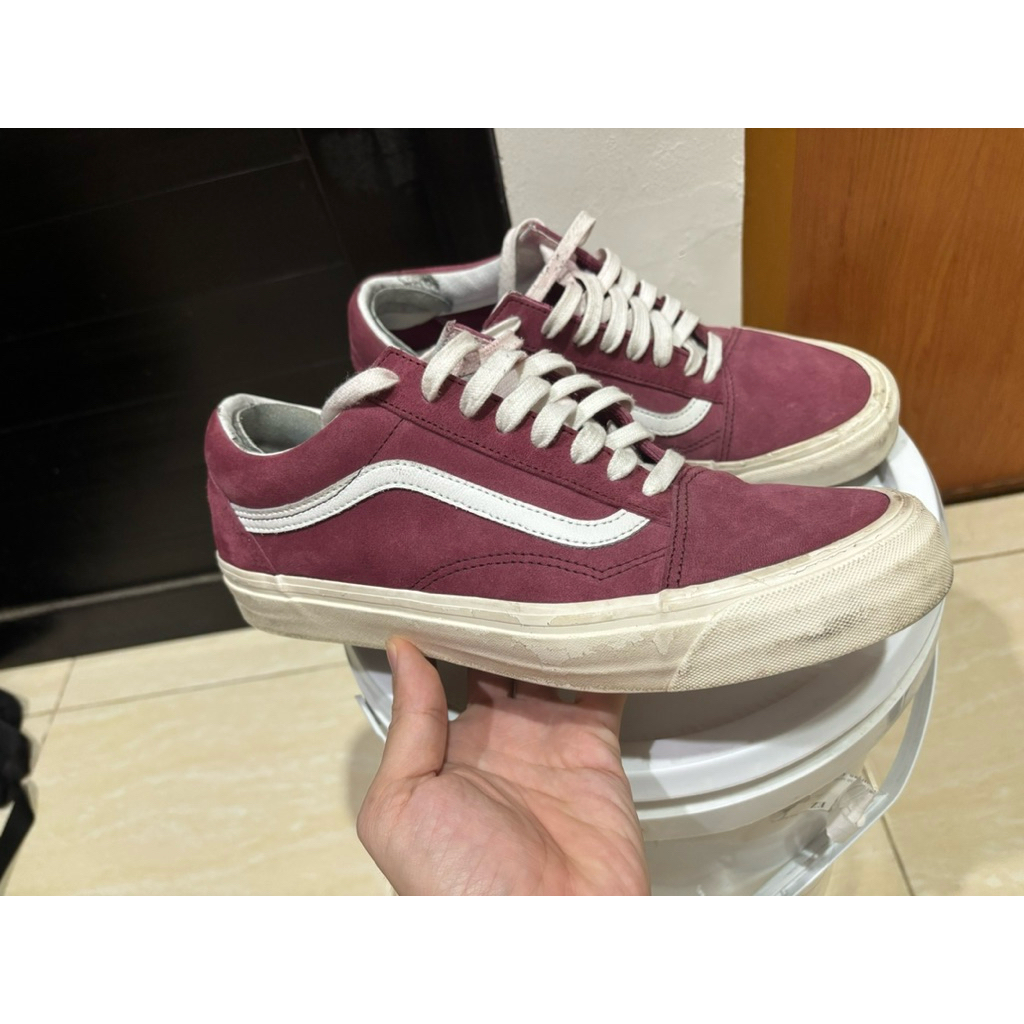 Sepatu Vans Old Skool Suede Maroon Size 43 - preloved