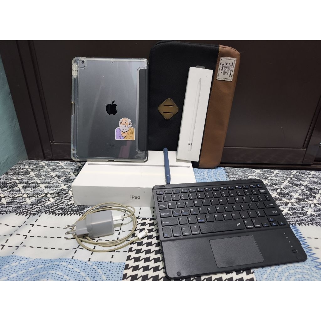 Ipad 8 10.2 Inch 2020 32GB Wifi Only & Apple pencil gen 1 (Second)