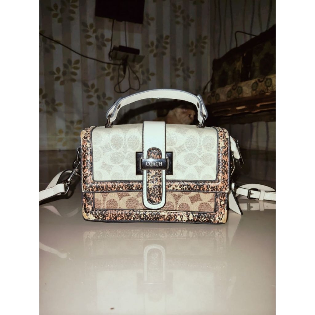 [PRELOVED] COACH tas selempang rivets signature