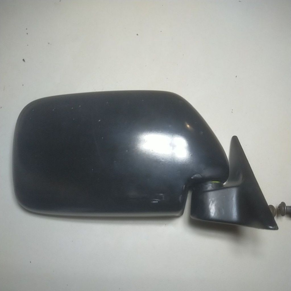 Spion Mobil Sedan