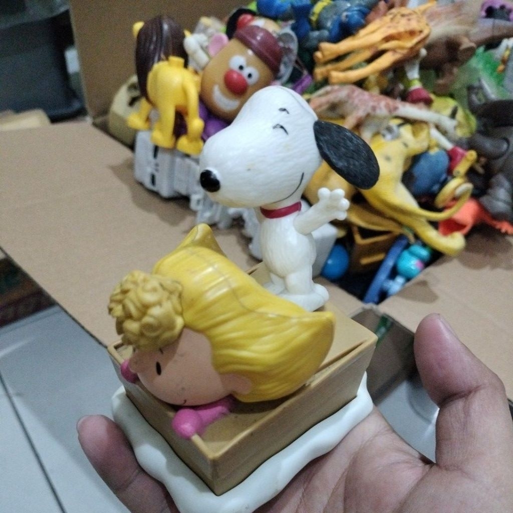 Action Figures Snoopy and Friends, Preloved Atau Second