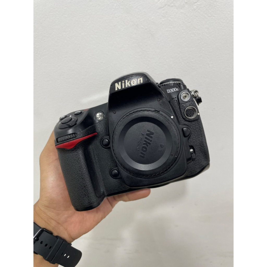 Nikon D300S body only minus