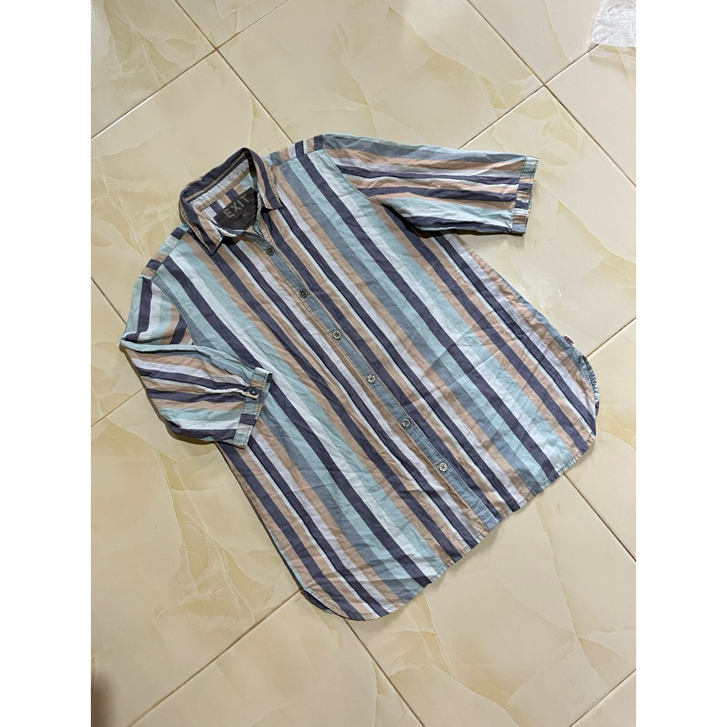 preloved pribadi atasan wanita kemeja salur merk EXIT