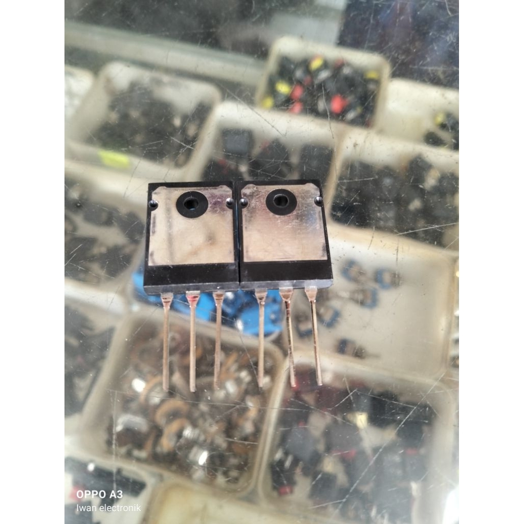 Transistor Toshiba 2SC5200 2SA1943 original japan