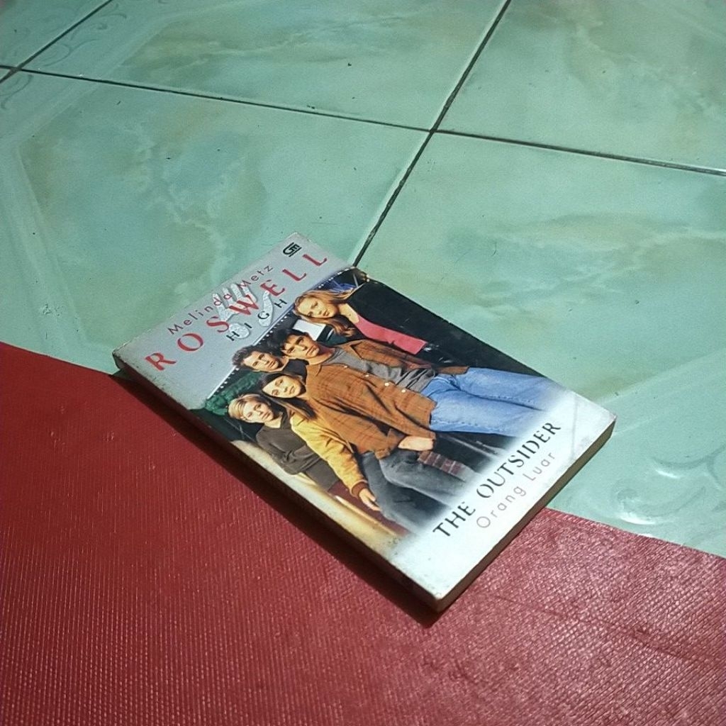 novel THE OUTSIDER orang luar