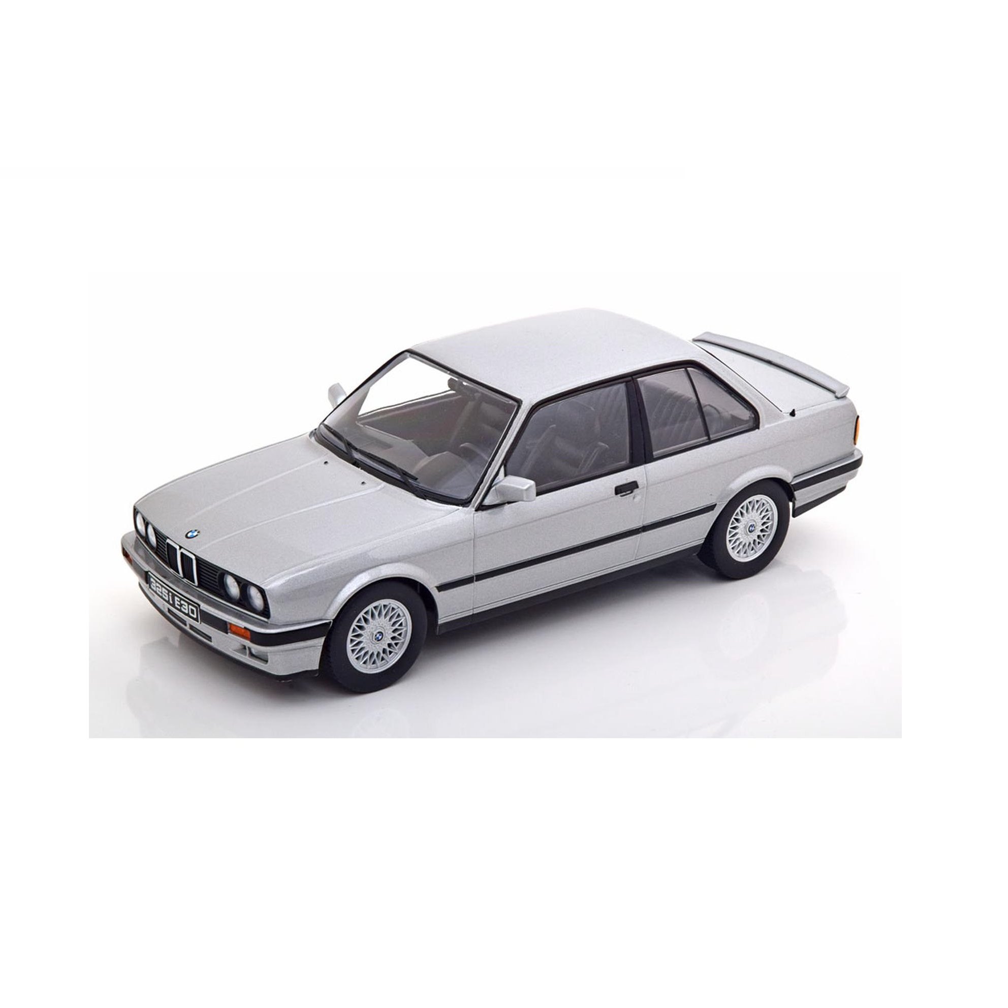 Miniatur Diecast BMW E30 Coupe KK-Scale BMW E30 325i Coupe M Tech Package Silver Skala 1:18