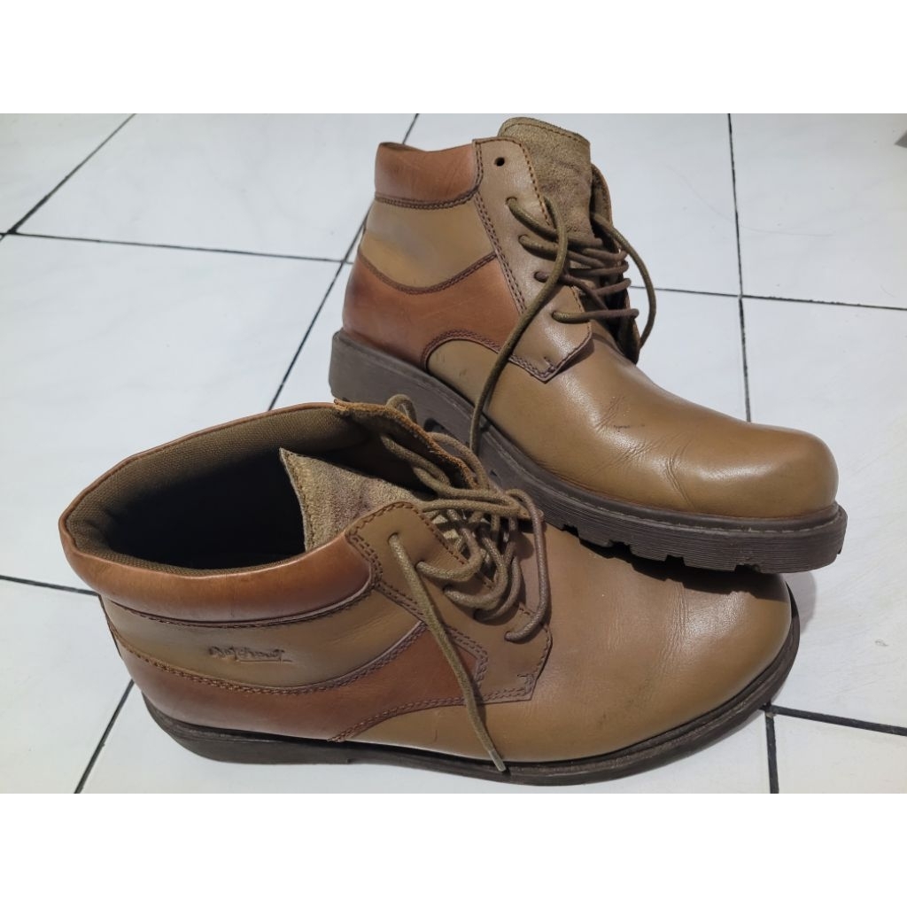 Sepatu Leather Boots Watchout (Sepatu Boot Kulit) original like new