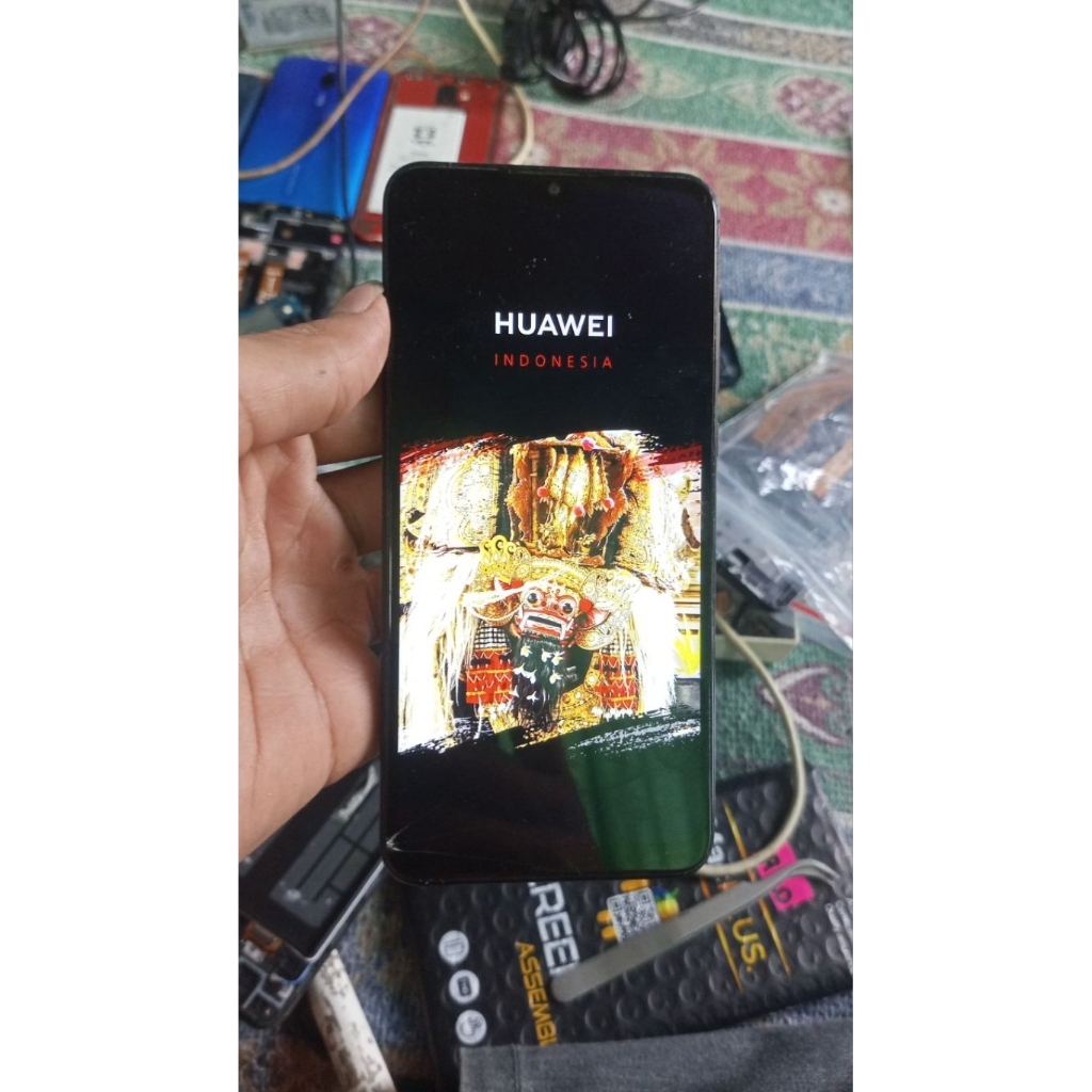 LCD TOUCHCREEN SATU SET HUAWEI P 30 LITE FUNGSI NORMAL SENTUHAN AMAN MINUS RETAK  SUDAH BERIKUT FRAM