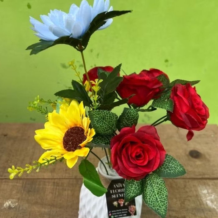 Vas Meja Ruang Tamu dan Bunga Mawar Matahari dan dahlia / Vas Plastik / Bunga Artificial