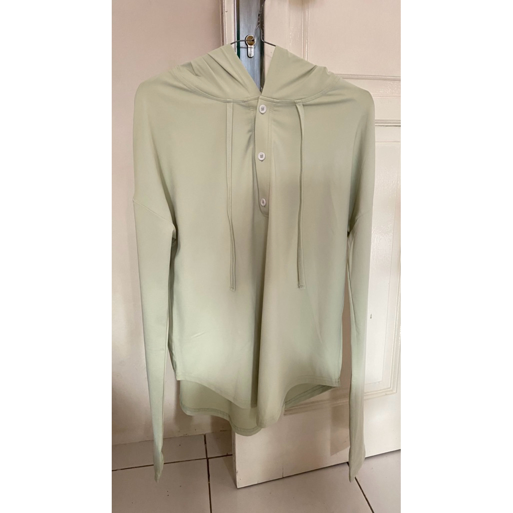 [PRELOVED] Hoodie Olahraga Wanita & H&M Crop Top Original | Size M