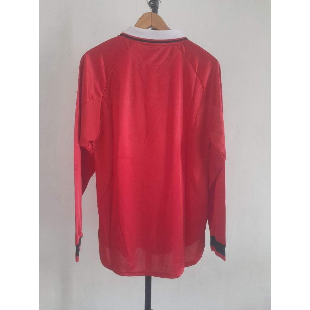 Jersey Bola Retro MU Final UCL