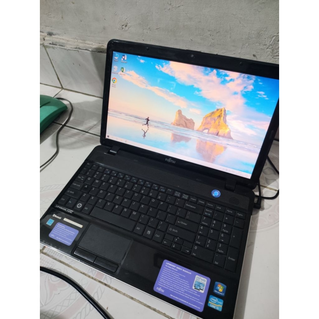 fujitsu lifebook AH531 Laptop