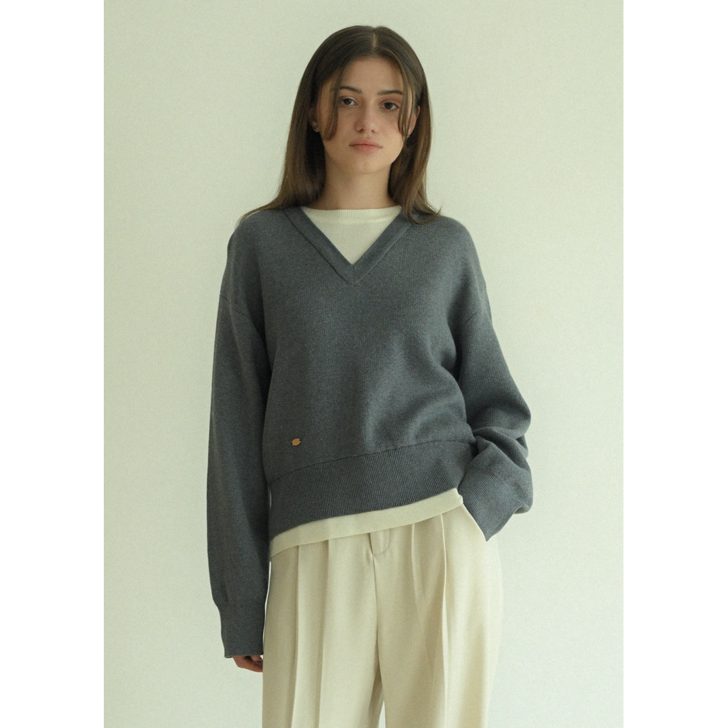 NUETA : Fake V Neck Sweater
