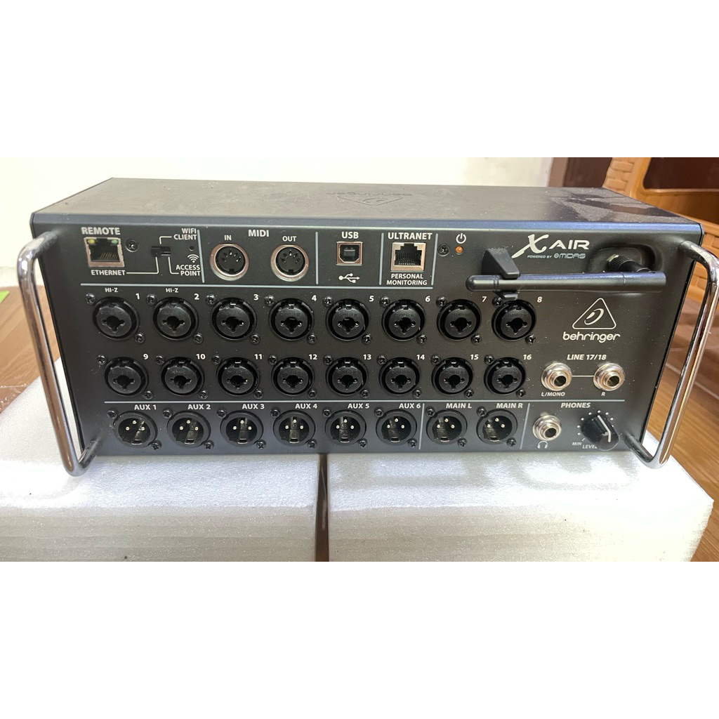 Mixer XR18 Behringer