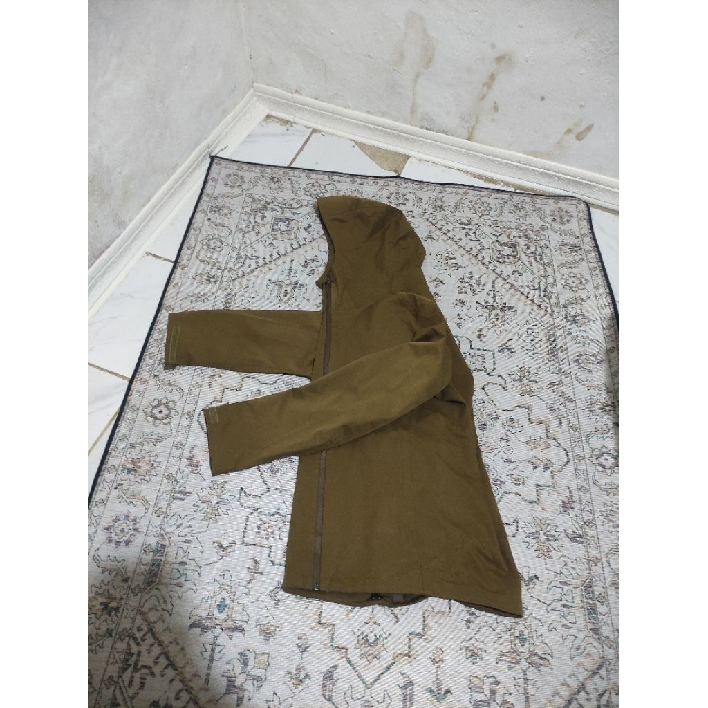 UNIQLO BLOCKTECH BROWN