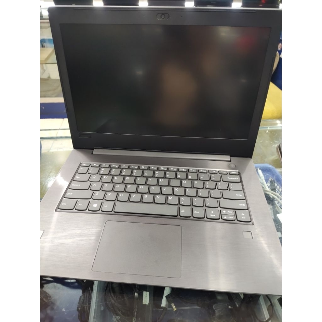 Laptop Lenovo V330