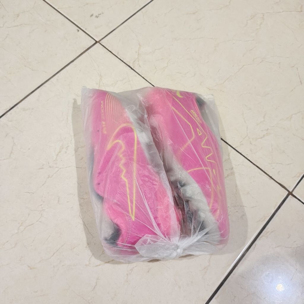 sepatu bola Nike swoosh zoom - Sepatu olahraga Sepatu pria