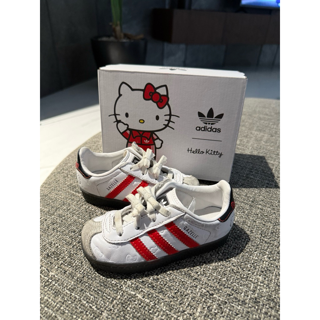 ADIDAS Originals Gazelle X Hello Kitty Sepatu Koleksi BNIBWT Motif Hello Kitty