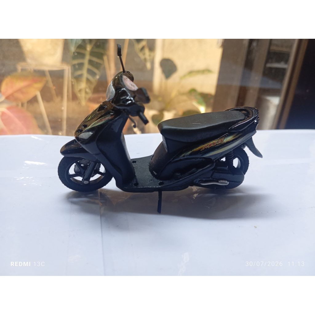 Miniatur motor Yamaha Mio Sporty black minimo skala 1;18 mainan diecast pajangan