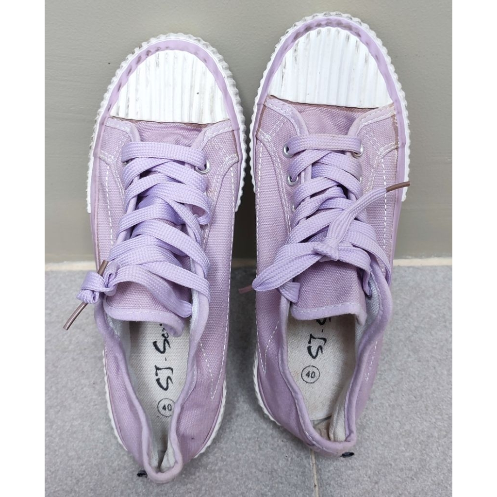 Sepatu Wanita, Sneakers Kanvas Casual Ukuran 40 (Preloved, Second)