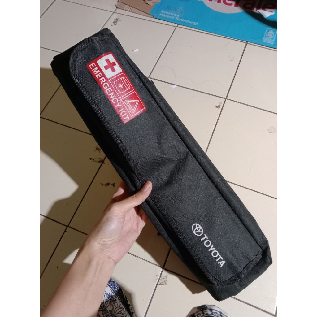 Emergency Kit Toyota Lampu Segitiga