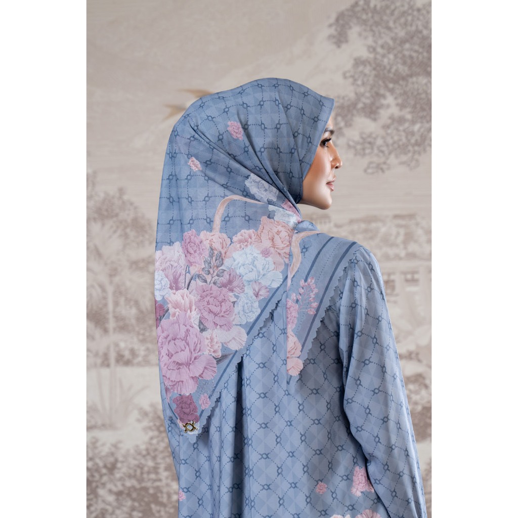 Rosette Scarf Wearing Klamby