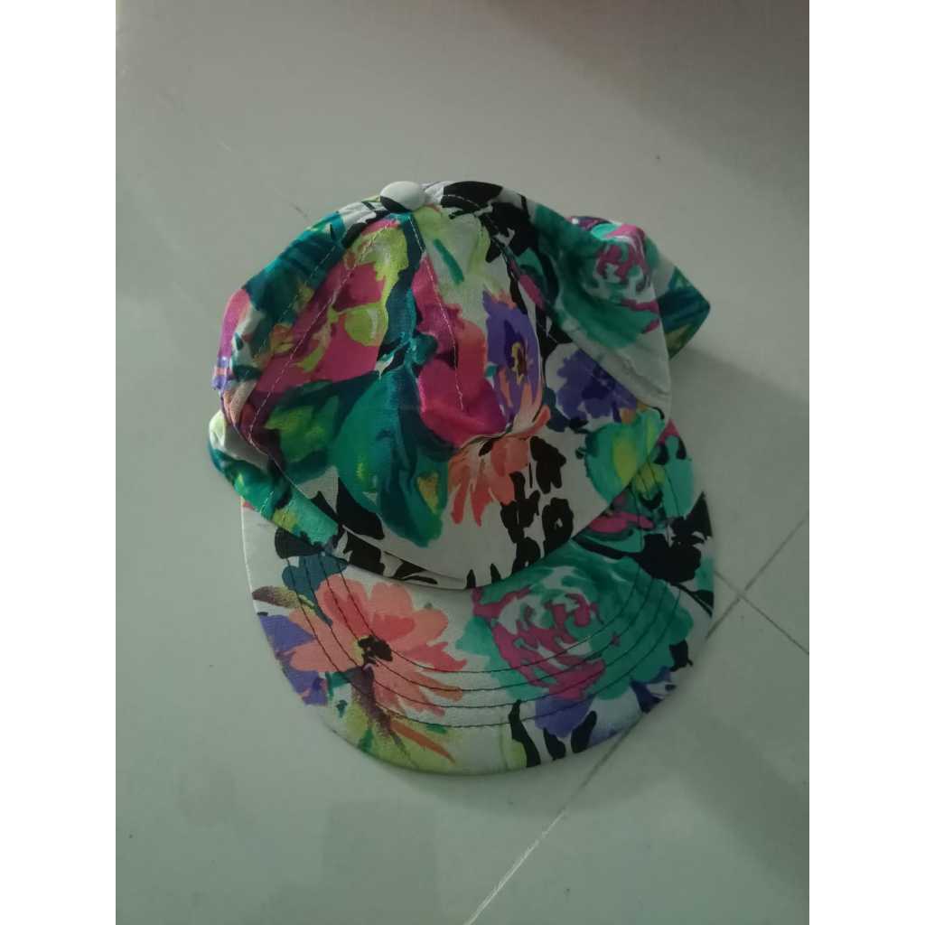 Topi floral ala vokalis Surf Curse (Preloved)