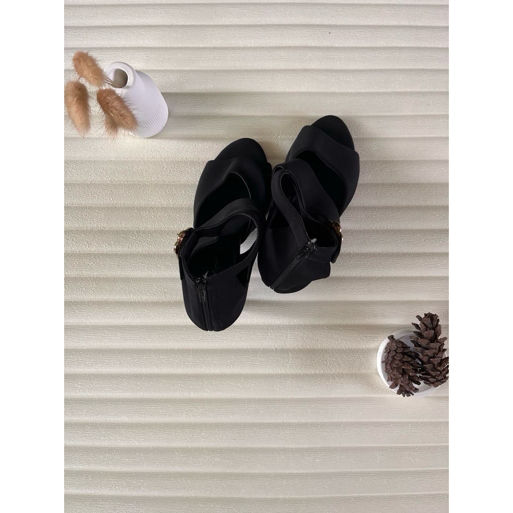 pl sepatu high heels no 37