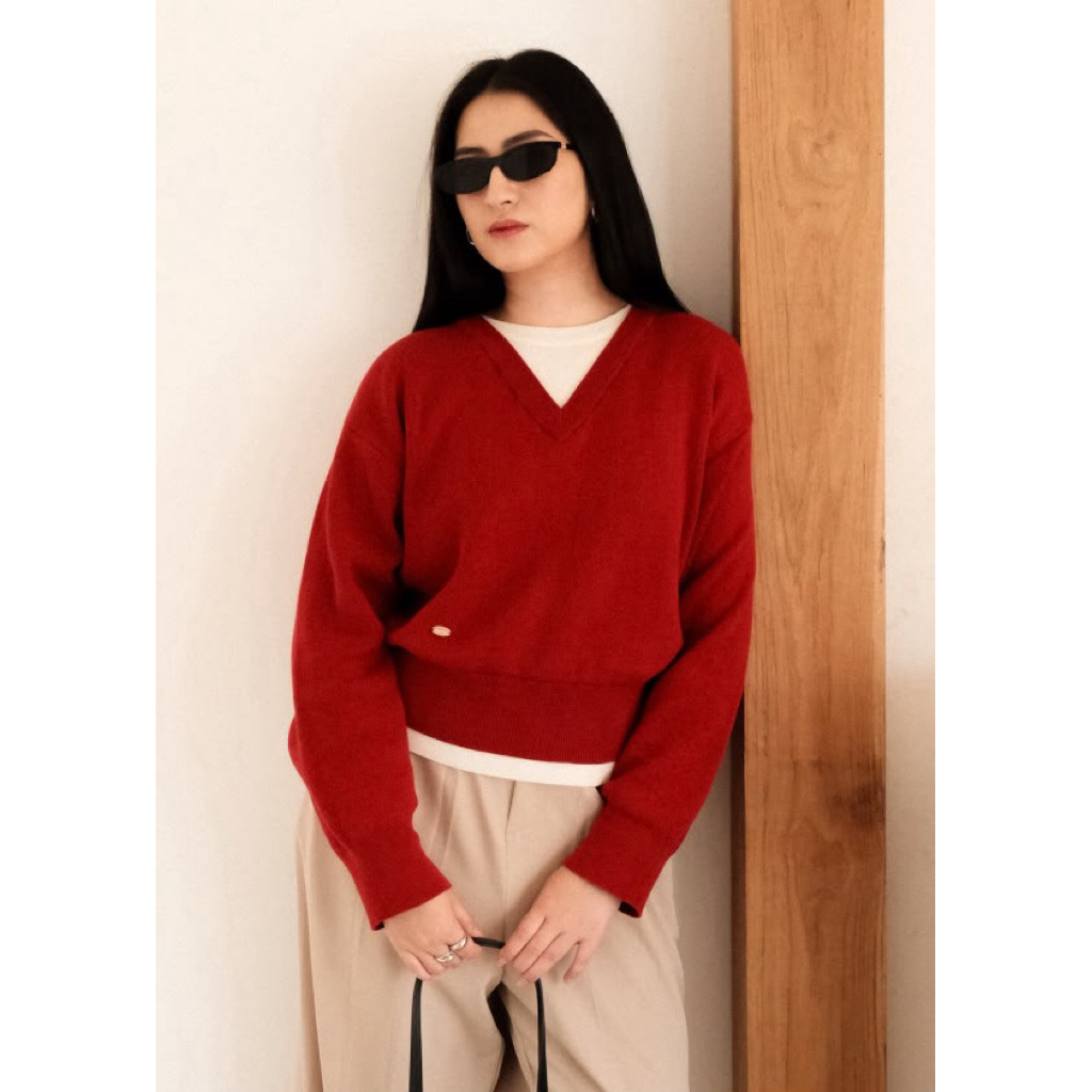 Nueta Fake V Neck Sweater