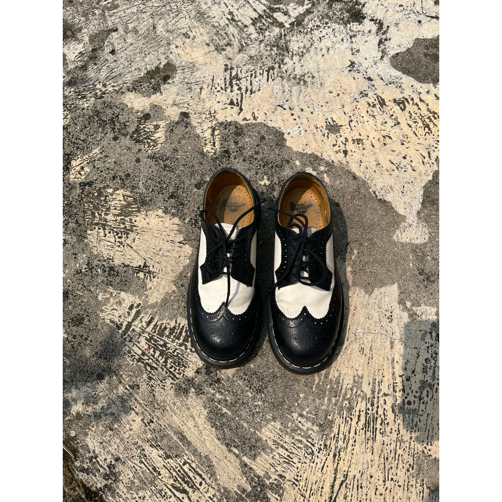 Dr. Martens 3989 Brogue Black & White