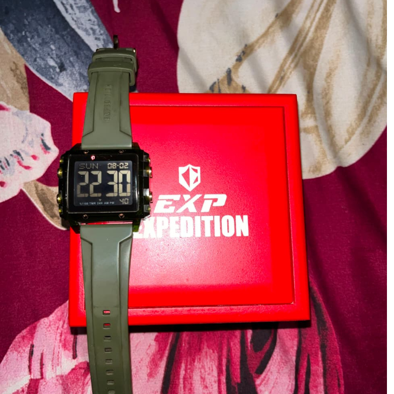 EXPEDITION 6817 SECOND LIKE NEW