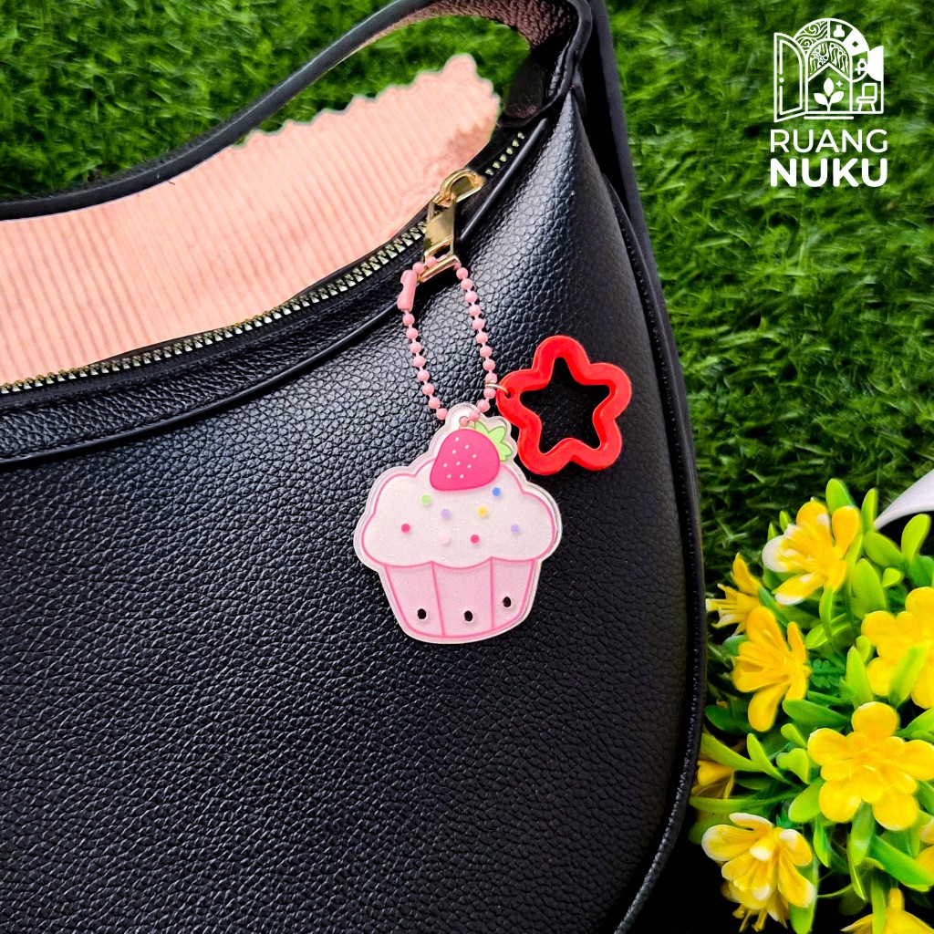 Keychain Akrilik Premium Strawberry Shortcake / Gantungan Kue Strawberry Bag Charm Akrilik Strawberr