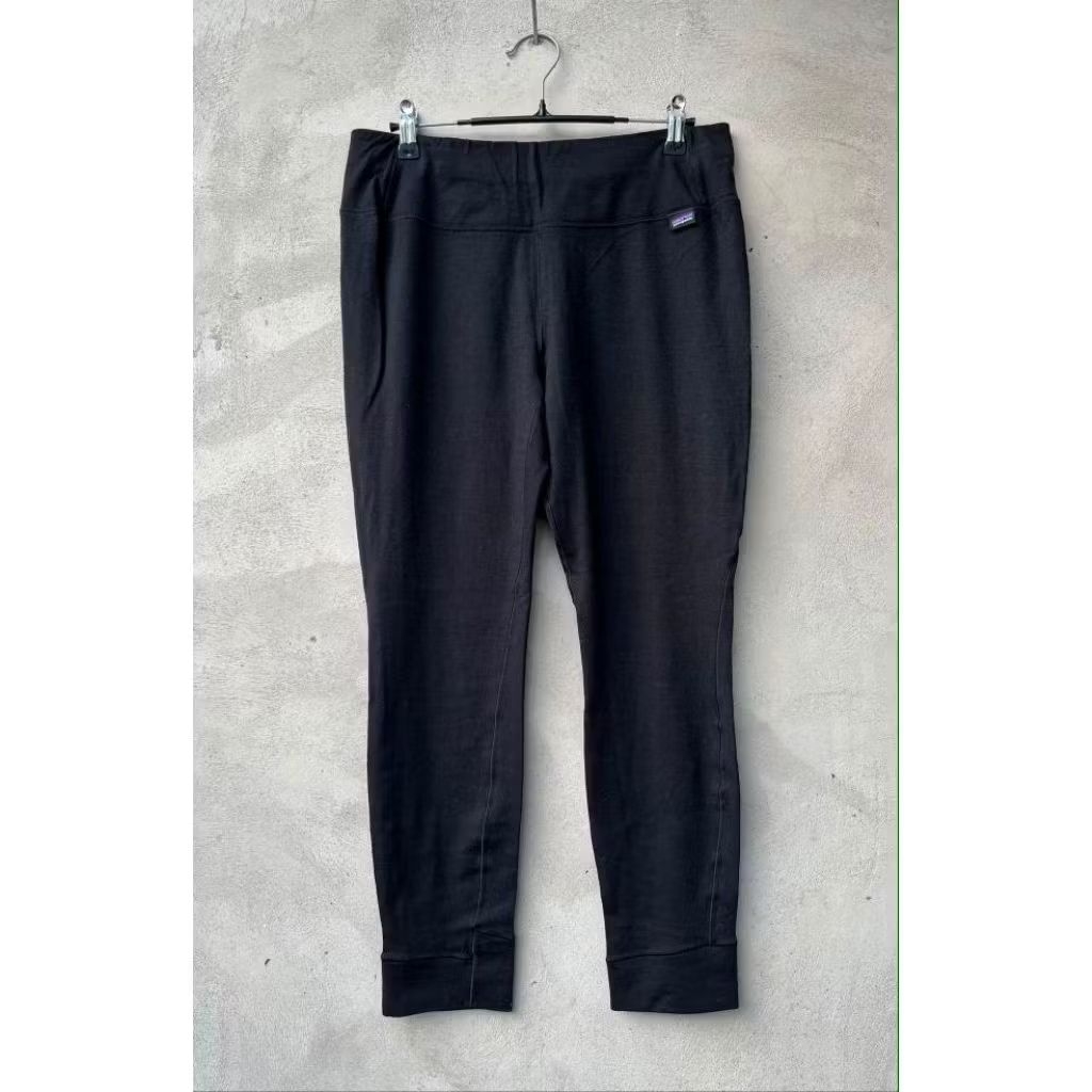 Patagonia women legging pants size L (30)