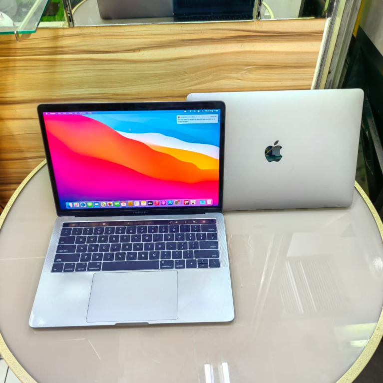 LAPTOP GAMING EDITING RENDERING MACBOOK PRO 2017 CORE I5 16/512 13 INCH *R