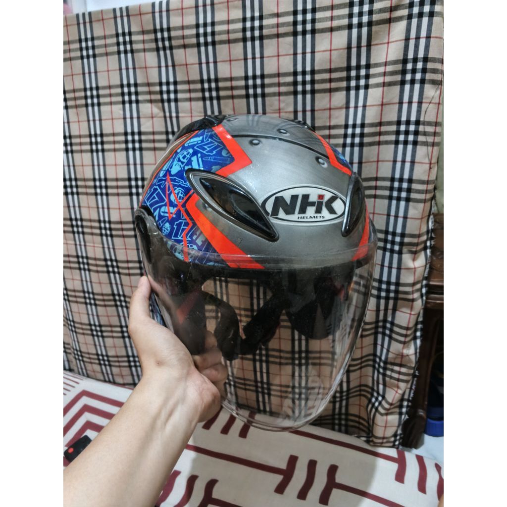 helm NHK r6 karel abraham bekas ukuran L bonus visor gelap minus karat di pengunci nya berfungsi nor