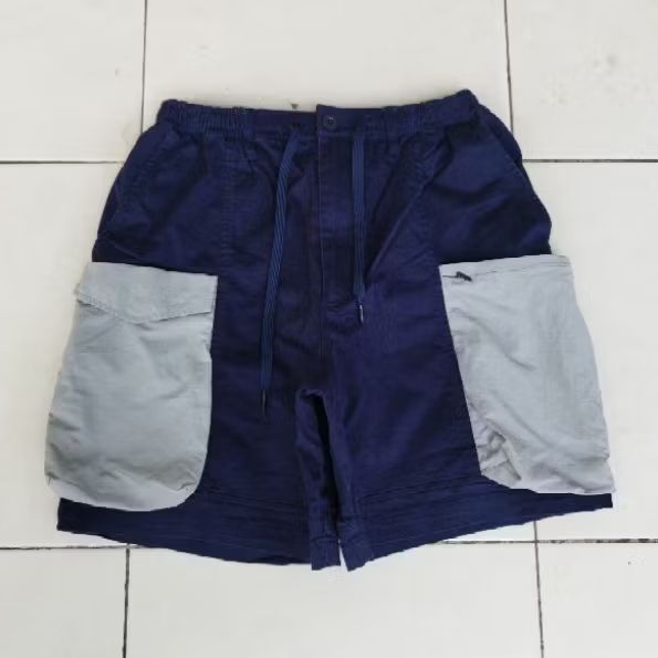 Celana pendek cargo multipocket