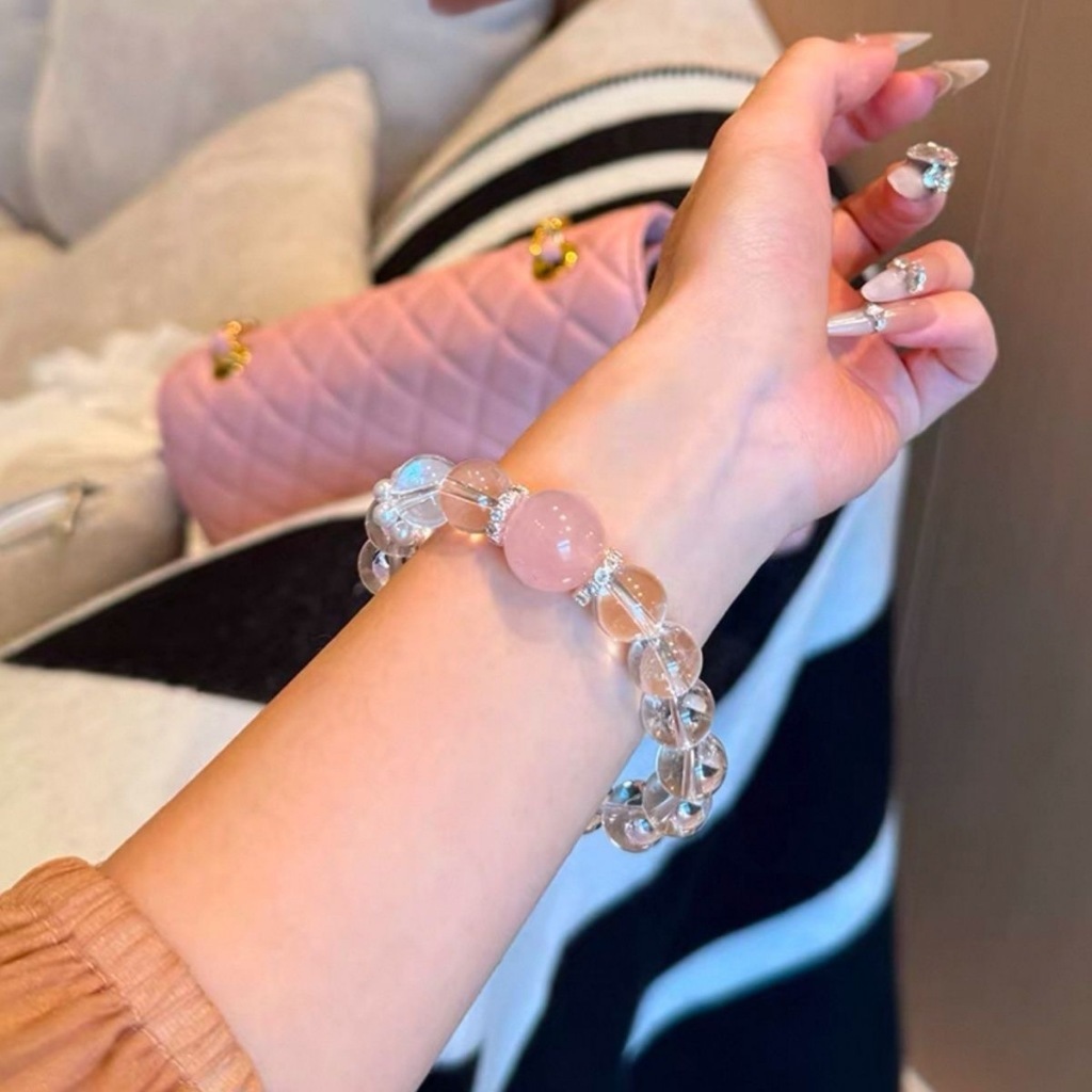 Gelang Kristal Bening Murni Berhias Batu Mawar Merah Muda yang Lembut Menyejukkan Hati