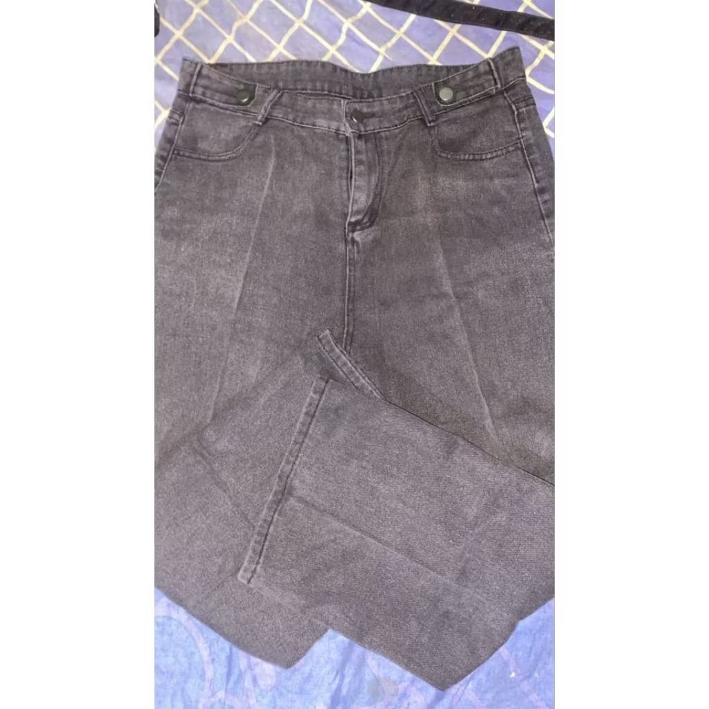 PRELOVED LOOSE JEANS