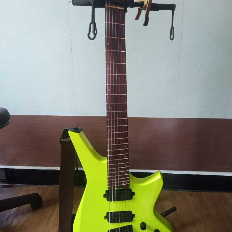 7 strings headless electric guitar HEX Z507 with active pickup strandberg steinberger