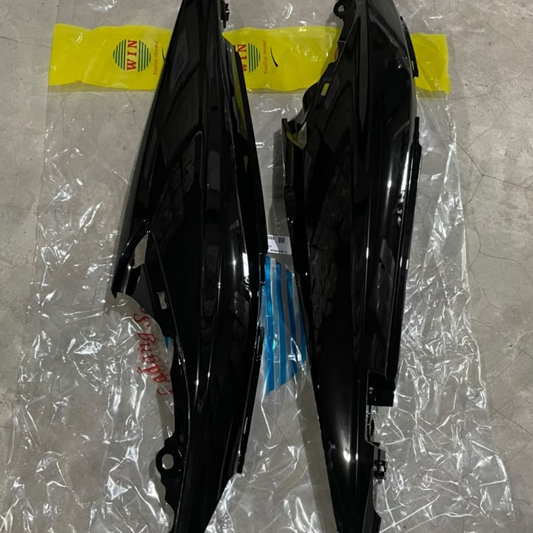 COVER BODY REVO FI  REVO X HITAM