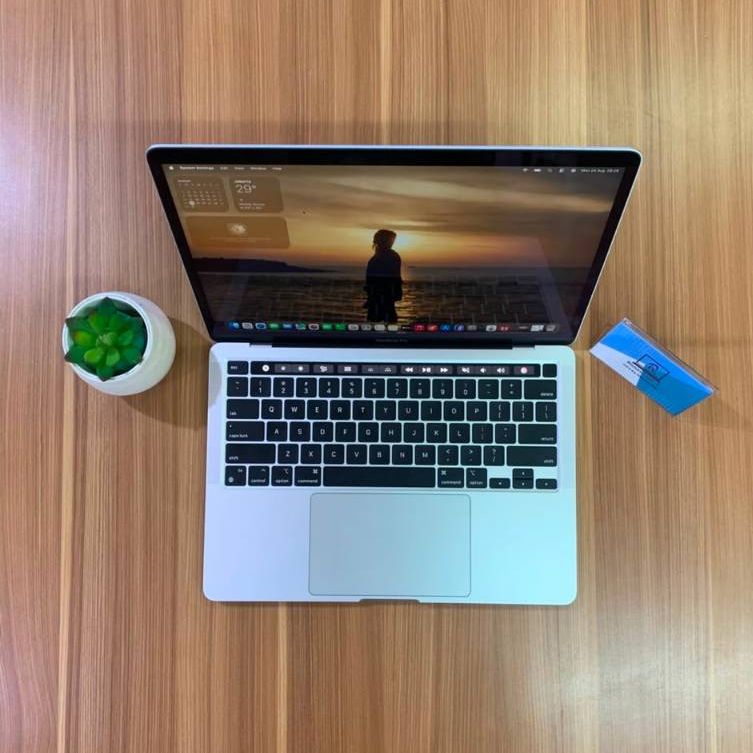 MACBOOK PRO 2020 M1 RAM 16GB SSD 256GB I SECOND/BEKAS