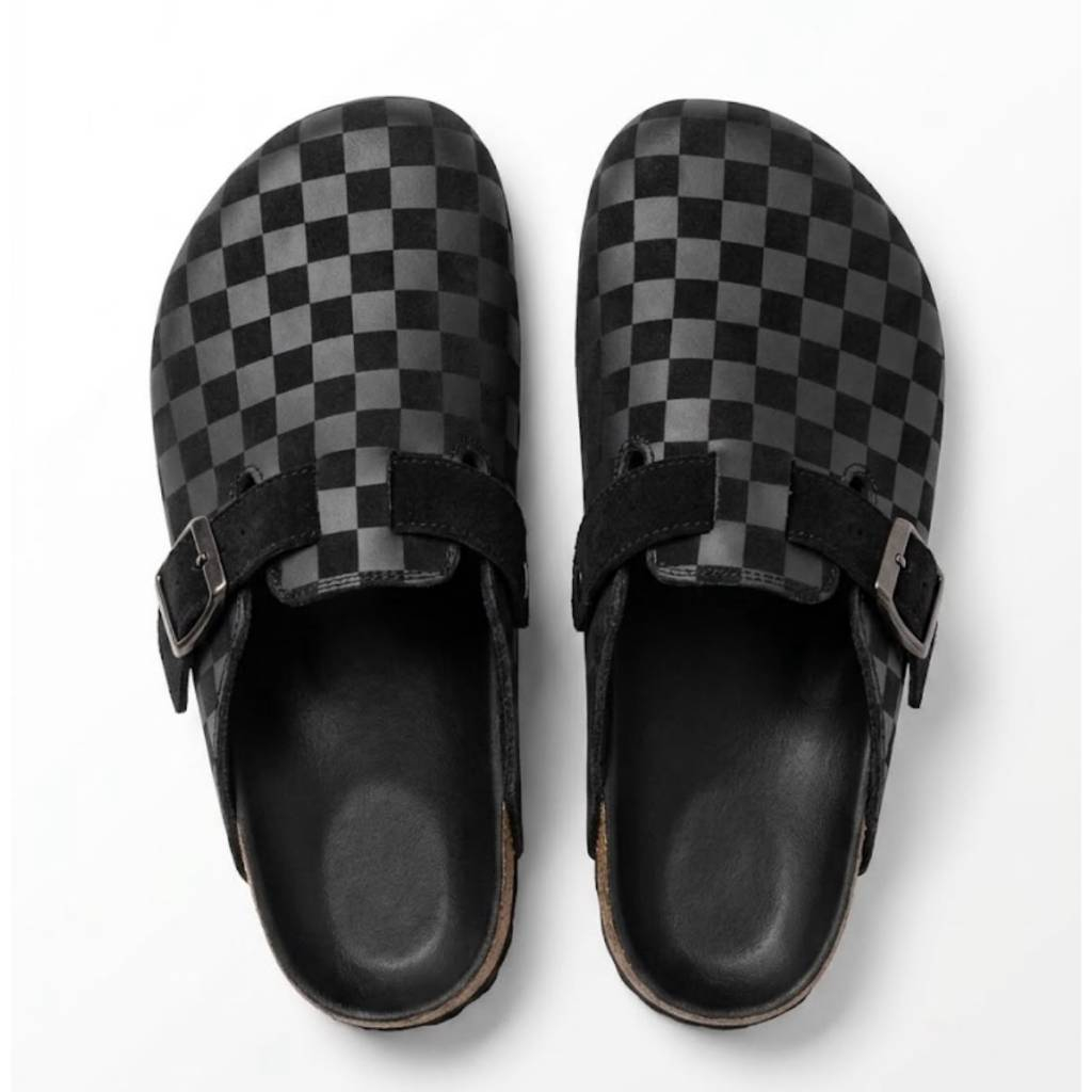 Sandal Clog Unisex Pria wanita motif kotak abu-abu catur dengan strap buckle casual