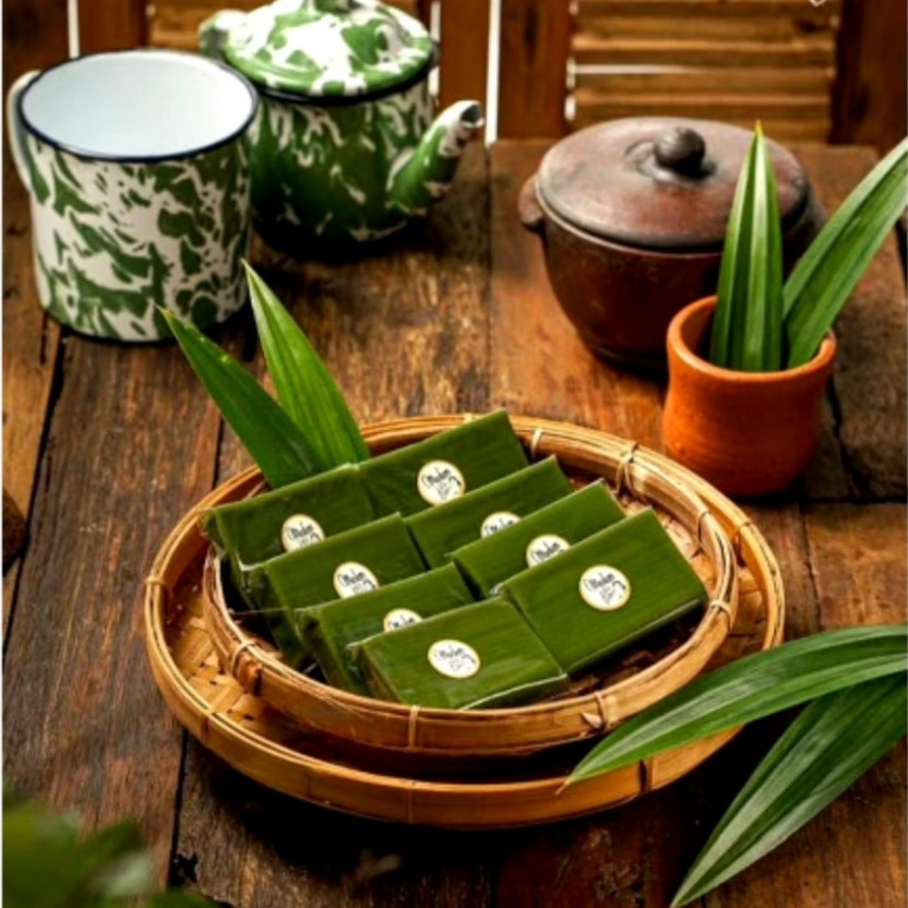 READY LANGSUNG KIRIM [ BEST SELLER ] 10 Pcs Kue Pepe Madam Liu / Kue Ijo Madam Liu / Kue Lapis Madam