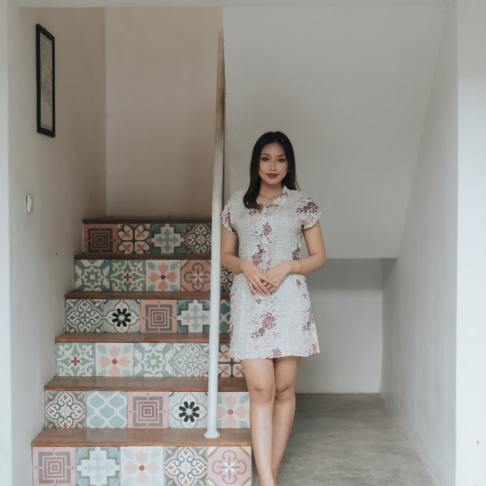 Daster Pendek Berkerah Motif Floral Klasik / Batik Modern - Warna Putih & Merah Tua